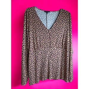 LANE BRYANT Top Blouse Cute Buttons 14/16 Pink Animal Print V-Neck Stretchy Knit
